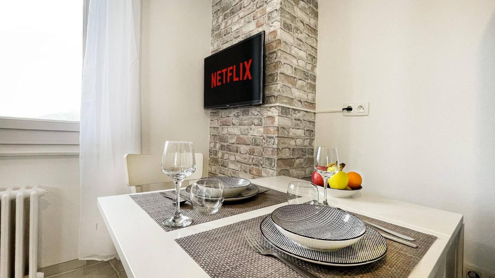 Homey Keola - Parking Prive Gratuit - Aux Portes De Geneve - Au Pied Du Tram - Appartement Avec 1 Chambre Et Un Grand Salon Avec Un Canape-Lit アンビイ エクステリア 写真